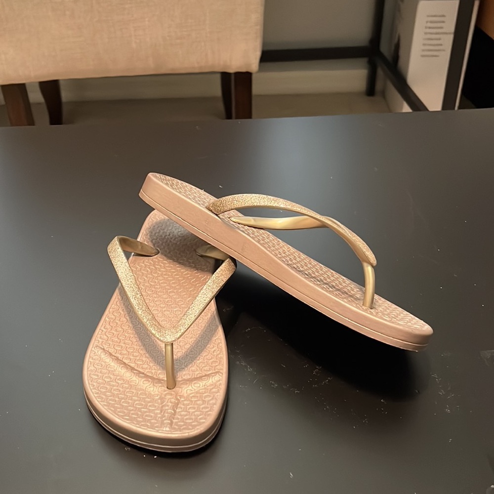 SO flip flops - Picture 3 of 5